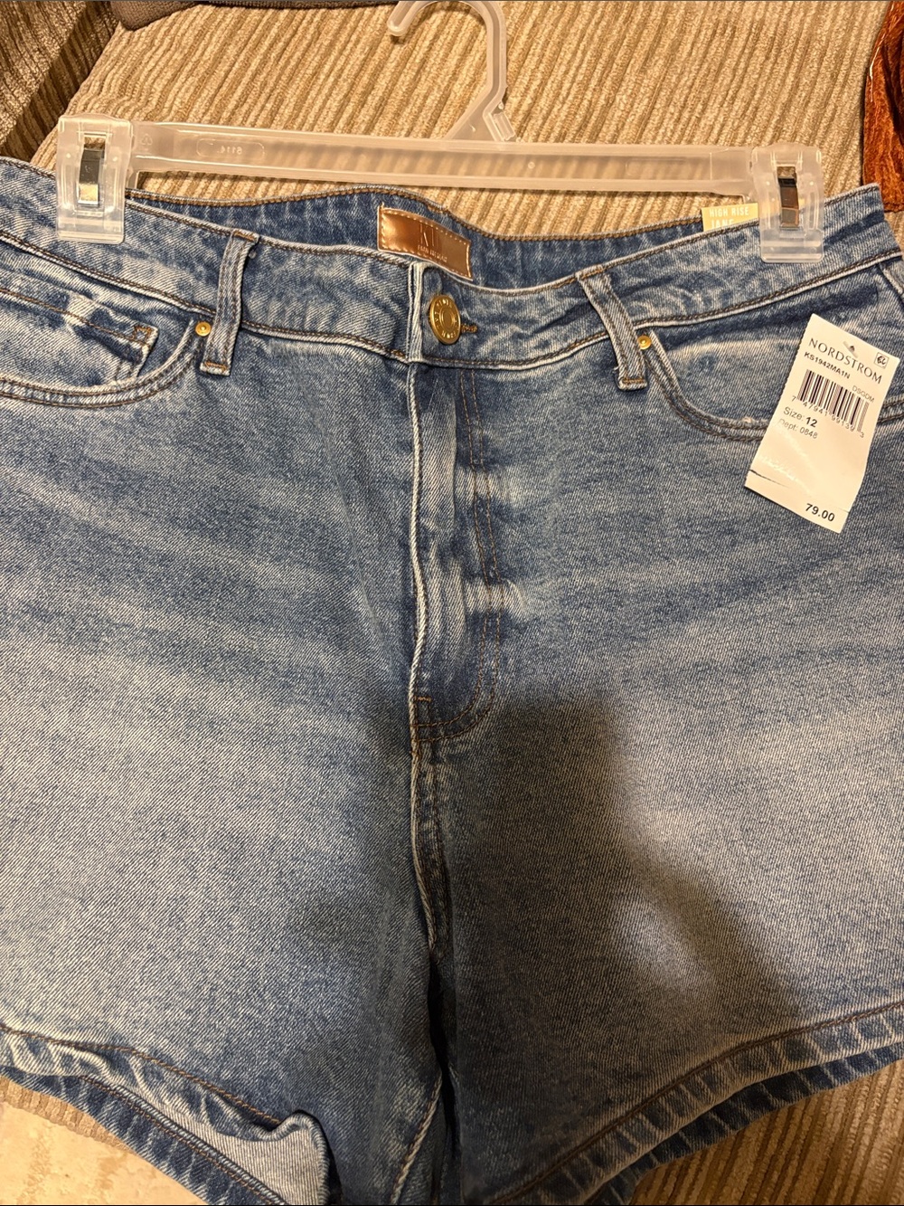 Kut from the Kloth Straight women’s high rise shorts in Light Blue Denim - Picture 2 of 5